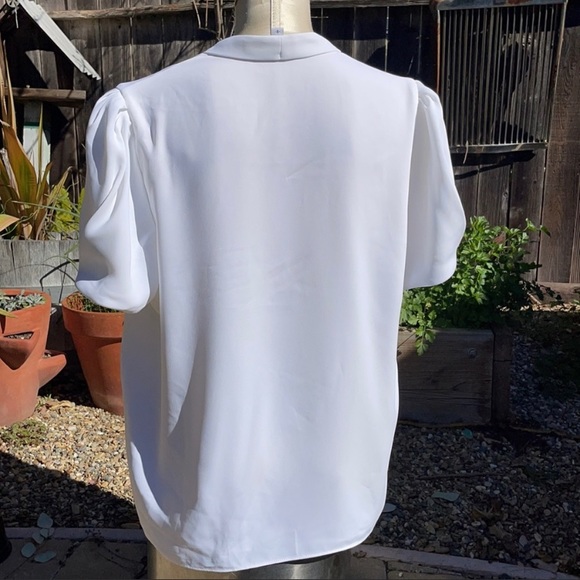 EXPRESS white short sleeve lined v neck puff sleeves - Picture 4 of 9